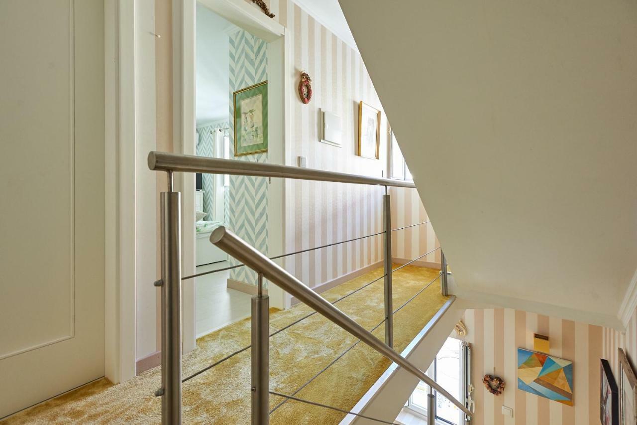 Апартаменты Luxurious Triplex Near The Beach In Эшторил Экстерьер фото